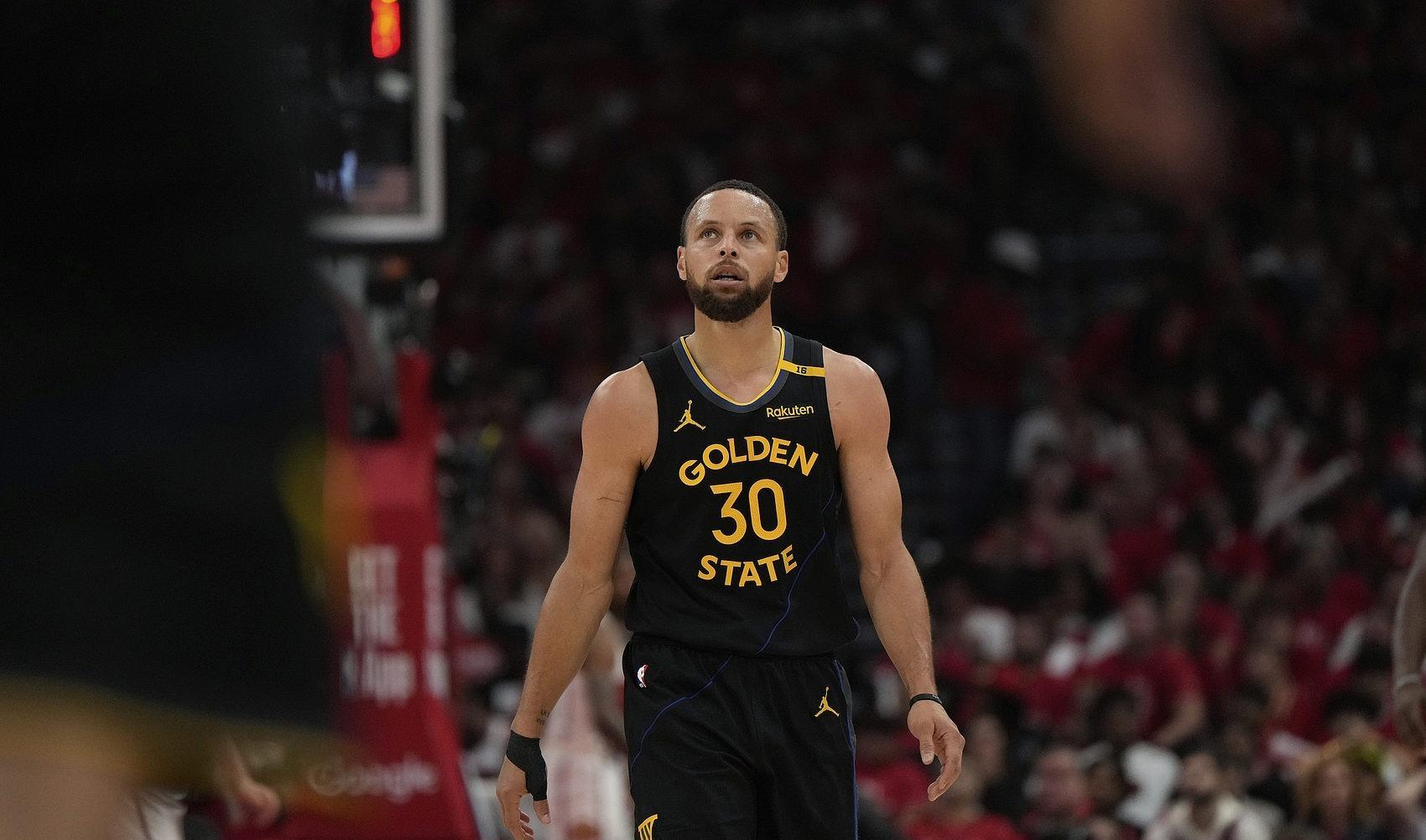 展露头角很, 得有些怪怪